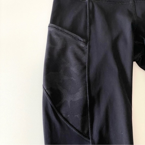 Lululemon Fast and Free Crop 23” Mesh Legging Black Incognito Camo Embossed 2 - Picture 13 of 16